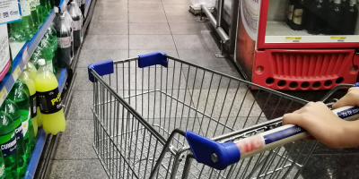 Gobierno de Argentina negocia con empresarios un freno a precios de alimentos