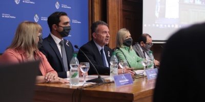 Salinas anunci� que desde 2022 las mujeres podr�n acceder a pr�tesis mamarias gratis