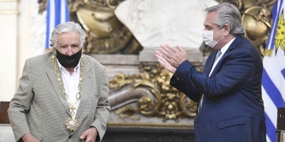 Mujica condecorado en Argentina por "conducta ejemplar durante su vida pblica"