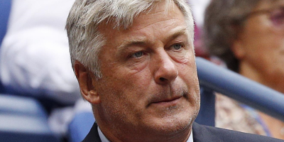 La armera del rodaje de Alec Baldwin culpa a los productores de inseguridad