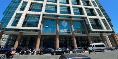 Distintos grupos feministas se concentraron  frente a Torre Ejecutiva para reclamar que se cumpla la ley del aborto