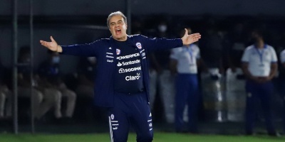 Lasarte dice que le cuesta identificar algo malo de Chile ante Paraguay