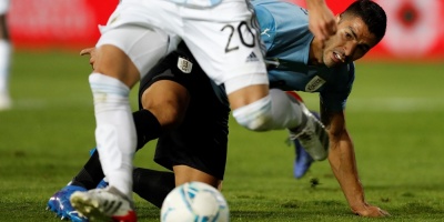 Uruguay cay ante Argentina y queda fuera de la zona de clasificacin al Mundial