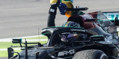 Hamilton brilla y le pega un volantazo al Mundial