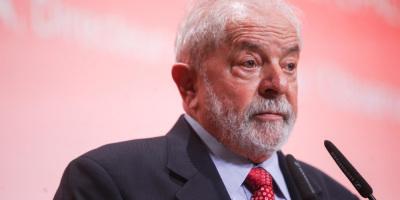 Lula dice al recibir premio que quiere restaurar la "credibilidad de Brasil"