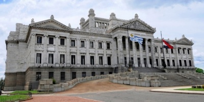 Bancada de senadores del FA no se present al llamado a sala del ministro Paganini por informacin de Antel Arena