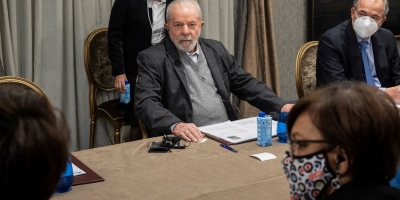 Lula dice que quiere ser candidato y que lo decidir "entre febrero y marzo"