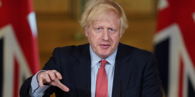 Johnson anima a la gente a recibir dosis de refuerzo para ayudar a economa