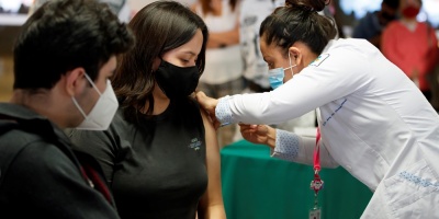 OMS ve posible que las vacunas reduzcan su eficacia ante la variante �micron