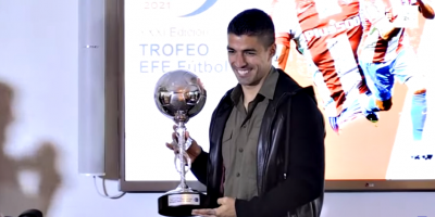 Luis Surez recibi el premio EFE al mejor jugador latinoamericano