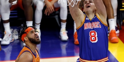 Los Warriors acaban con la racha de 18 triunfos seguidos de los Suns