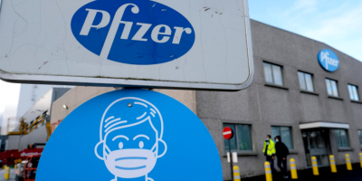 Desde Pfizer afirman que tres dosis de su vacuna podr�an neutralizar �micron