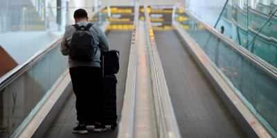 Miles de viajeros adelantan los viajes a Francia antes de las restricciones