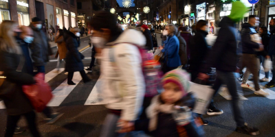 Italia baraja prohibir fiestas en las calles e imponer la mascarilla en ellas