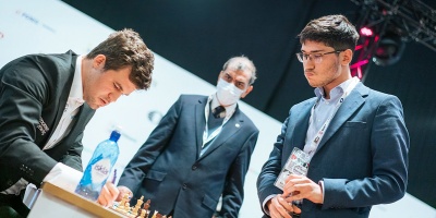 Magnus Carlsen solo a la cabeza