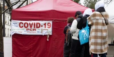 Francia flexibiliza el protocolo para mantener el mximo de clases abiertas
