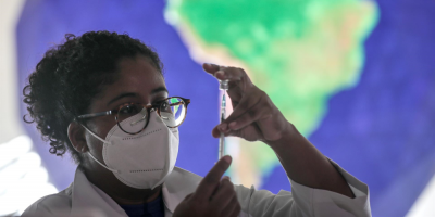 El promedio de contagios de covid en Brasil volvi al de su peor momento