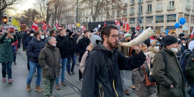 Austria aprueba multas para todos los adultos que no se vacunen de la covid