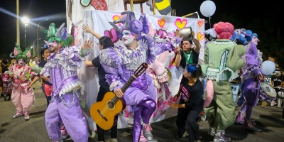 Ganadores del desfile: Nos obligan a salir, Madame gtica, Zngaros, Valores y Sociedad Annima