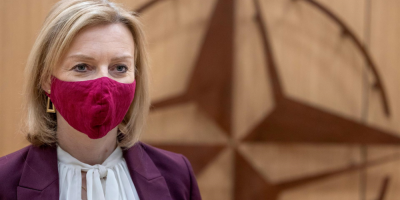 La ministra britnica de Exteriores avisa a Rusia de "graves sanciones"