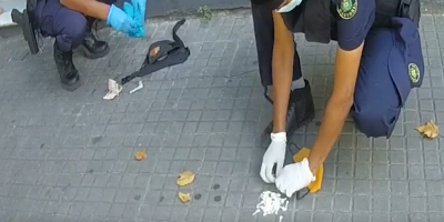 Detienen a una mujer por vender drogas en Palermo