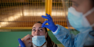 Espa�a suprimir� el uso obligatorio de la mascarilla al aire libre