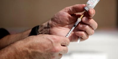 Pi�era recibe cuarta dosis de la vacuna en pleno pico de �micron en Chile