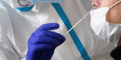 Proponen que menores de 60 no se hisopen y que hagan cuarentena si presentan s�ntomas