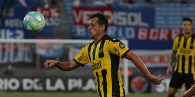Pe�arol tropieza de nuevo