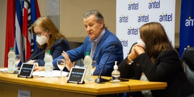 El presidente de Antel, Gabriel Gurm�ndez, inform� el plan de obras para el departamento de Canelones durante 2022