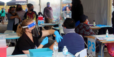 M�dicos guatemaltecos marchan como protesta por falta de medicinas y equipo