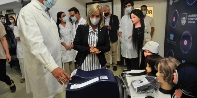 Hospital de Cl�nicas present� Dignicap, un equipamiento para que pacientes que reciben quimioterapia, no pierdan el cabello