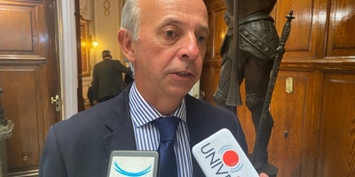 Garc�a acus� al FA de entrar en una carrera "descabellada" contra la Polic�a