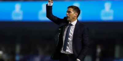 Alonso no da pistas sobre los once titulares