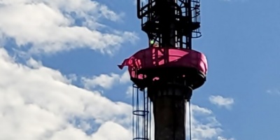 Bomberos: Estiman que quienes colocaron las telas y la pancarta por el S� en la antorcha de Ancap tienen experiencia en ese tipo de maniobras