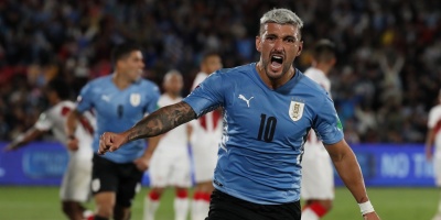 Uruguay venci� 1 a 0 a Per� y clasific� al Mundial de Catar 2022