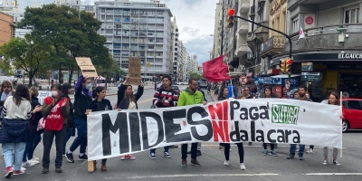 Trabajadores del Mides se movilizaron frente a la secretar�a de Estado en reclamo por partidas atrasadas