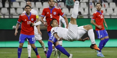 Uruguay derrot� 2-0 a Chile en Santiago