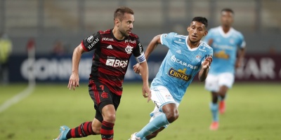 Flamengo saca los tres puntos de Lima e inicia fuerte en la Copa