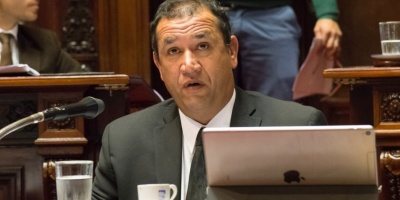 Da Silva acusa a Orsi de comprar "votos de canuto, en secreto"