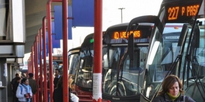Transporte suburbano e interdepartamental de pasajeros, sin tapabocas.