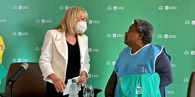 La Intendencia de Montevideo le entreg� capas para la lluvia a unos 200 cuidacoches que est�n registrados en la capital del pa�s