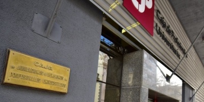 Caja de Profesionales aprob� aplicar topes salariales establecidos por el PE