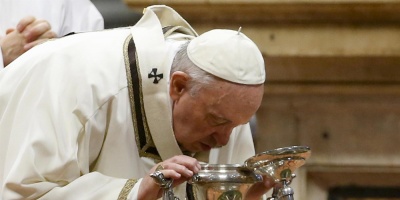 El Papa pide gestos de paz ante los horrores de la guerra en Vigilia Pascual