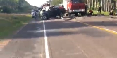  Dos fallecidos y 10 heridos tras choque entre dos camionetas en Rivera