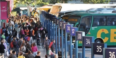 La terminal de Tres Cruces moviliz� unos 9 mil 500 �mnibus entre arribos y partidas durante toda la Semana de Turismo
