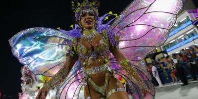 El desfile de carnaval de Río festejó la superación de la pandemia de covid