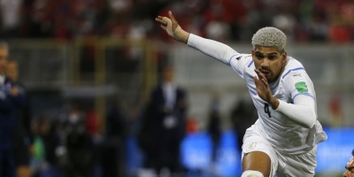 Araujo renueva con el Barcelona hasta el 2026