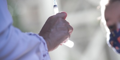 Pfizer dispara sus beneficios un 61 % gracias a su vacuna contra la covid-19