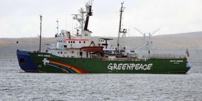 Greenpeace bloquea acceso al puerto de msterdam a buque con soja de Brasil
